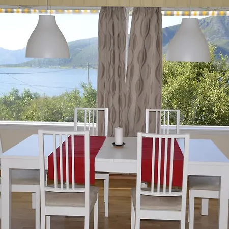 Fjord House Holiday home Fornes